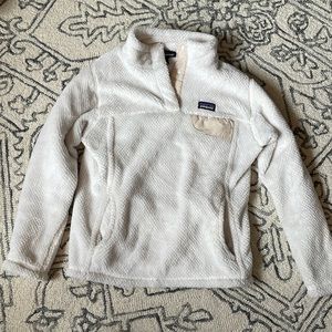 Soft white patagonia fleece sweatshirt! great condition, and super comfy!